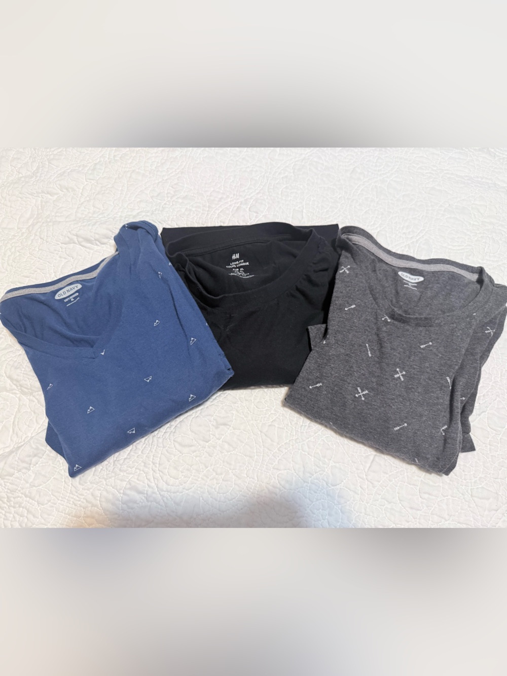 Men’s 3-piece T-shirt bundle, all size Large.